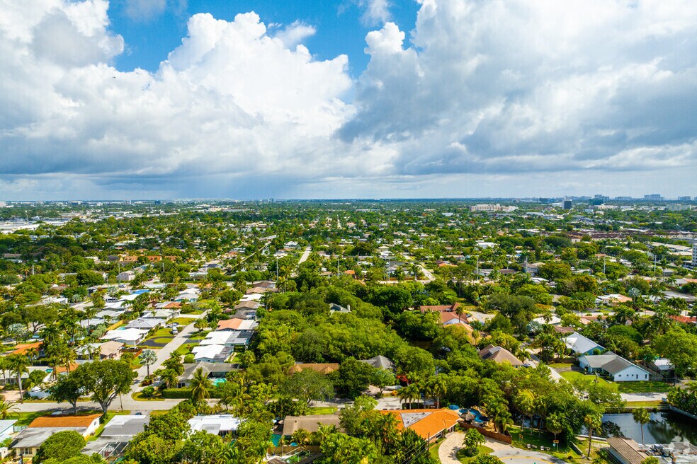 Aerial view of a South Florida residential neighborhood in our Broward and Palm Beach County service area